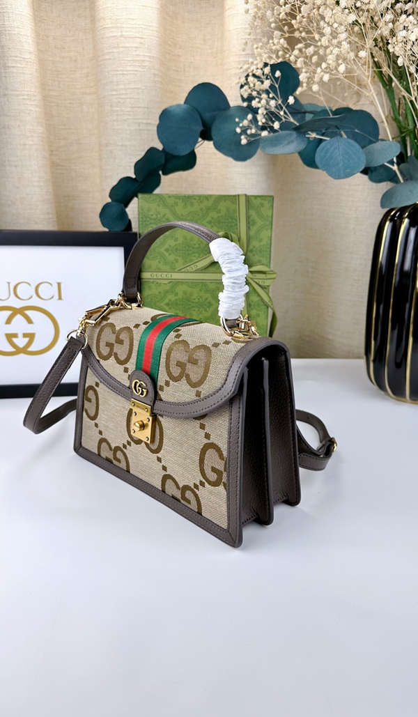 激安グッチバッグコピー背面デザイン